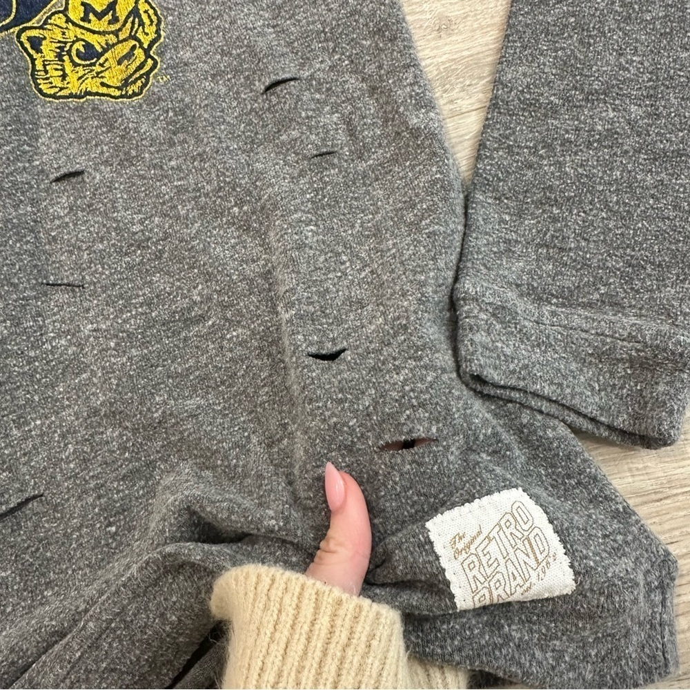 Retro brand Michigan university sweatshirt & tee bundle - Picture 9 of 11